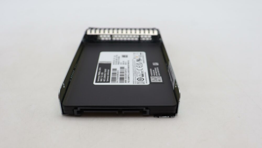 4XB7A87525 | ThinkSystem 2.5" PM893a 960GB Read Intensive SATA 6Gb HS SSD - Image 2