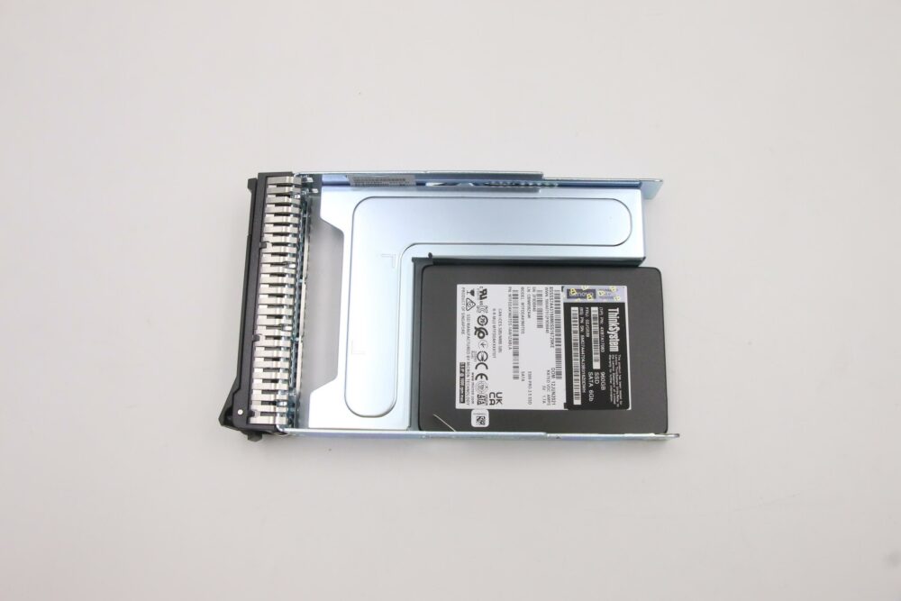 4XB7A17083 | ThinkSystem 3.5" 5300 960GB Entry SATA 6Gb Hot Swap SSD - Image 2